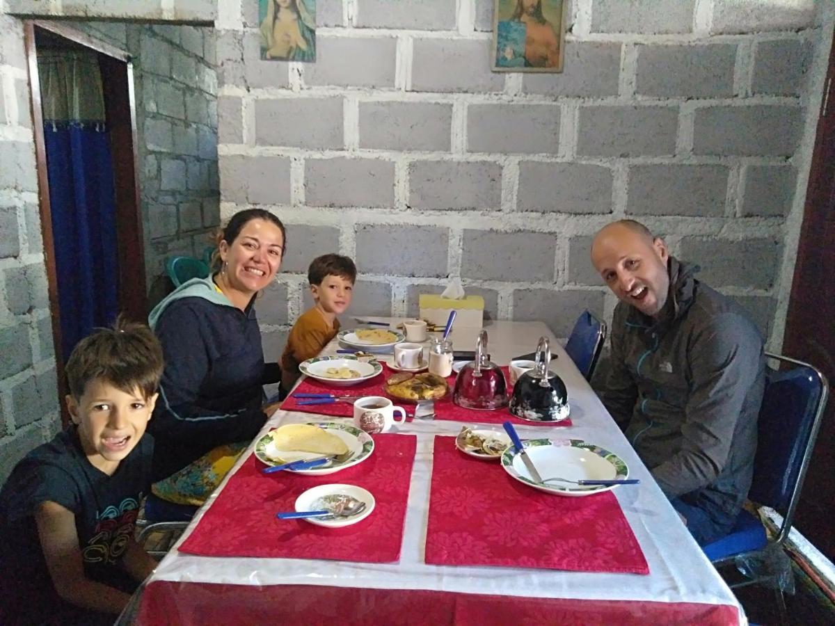 Arnolds Familly Homestay Bajawa Exterior foto