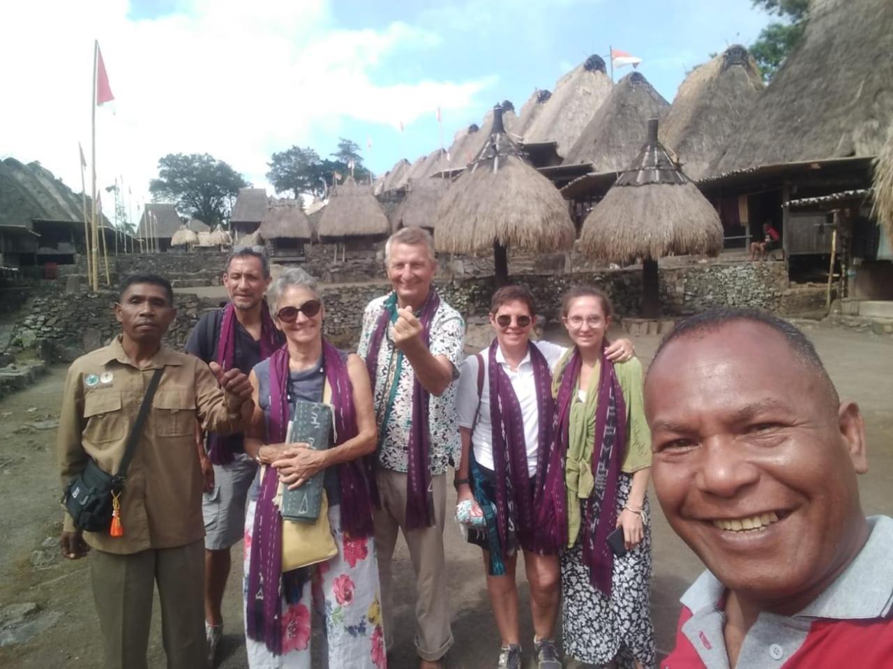 Arnolds Familly Homestay Bajawa Exterior foto